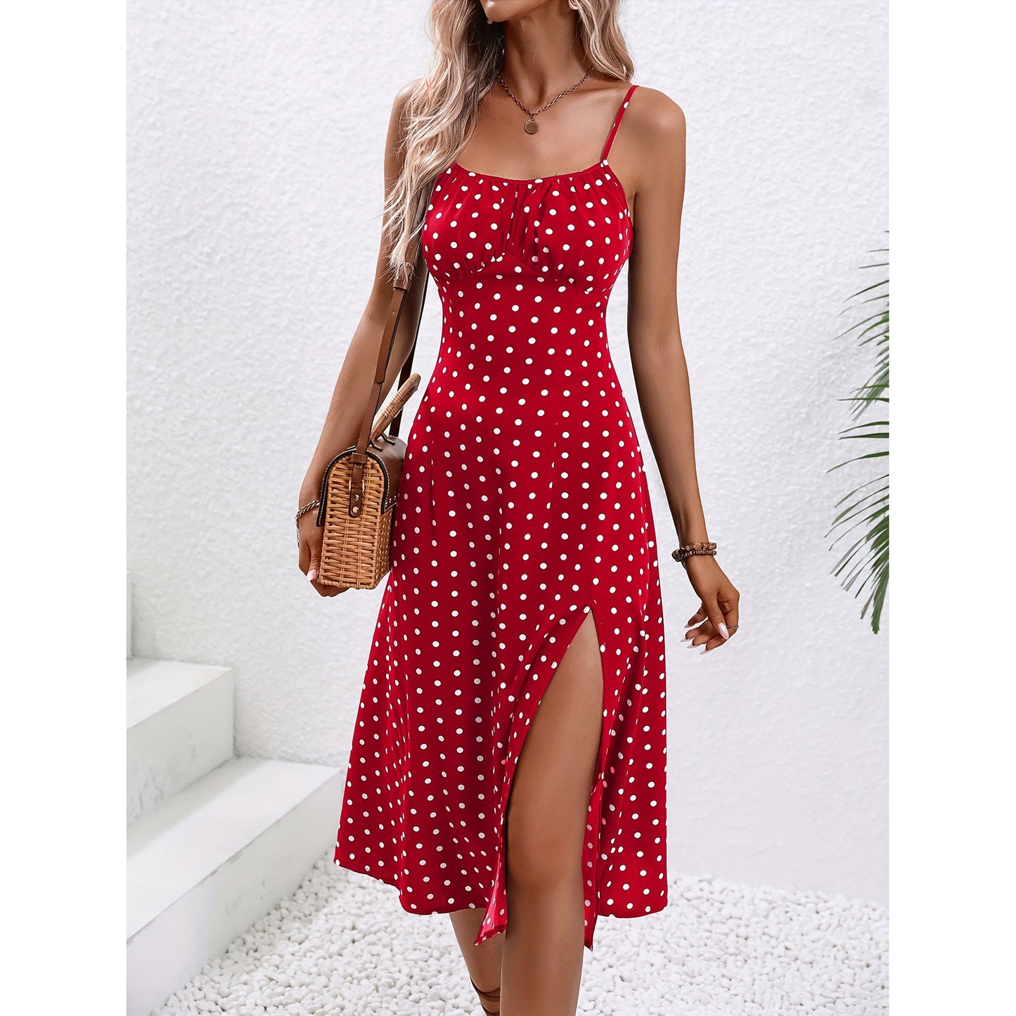 Robe longue à pois fendue et élégante pour l'été