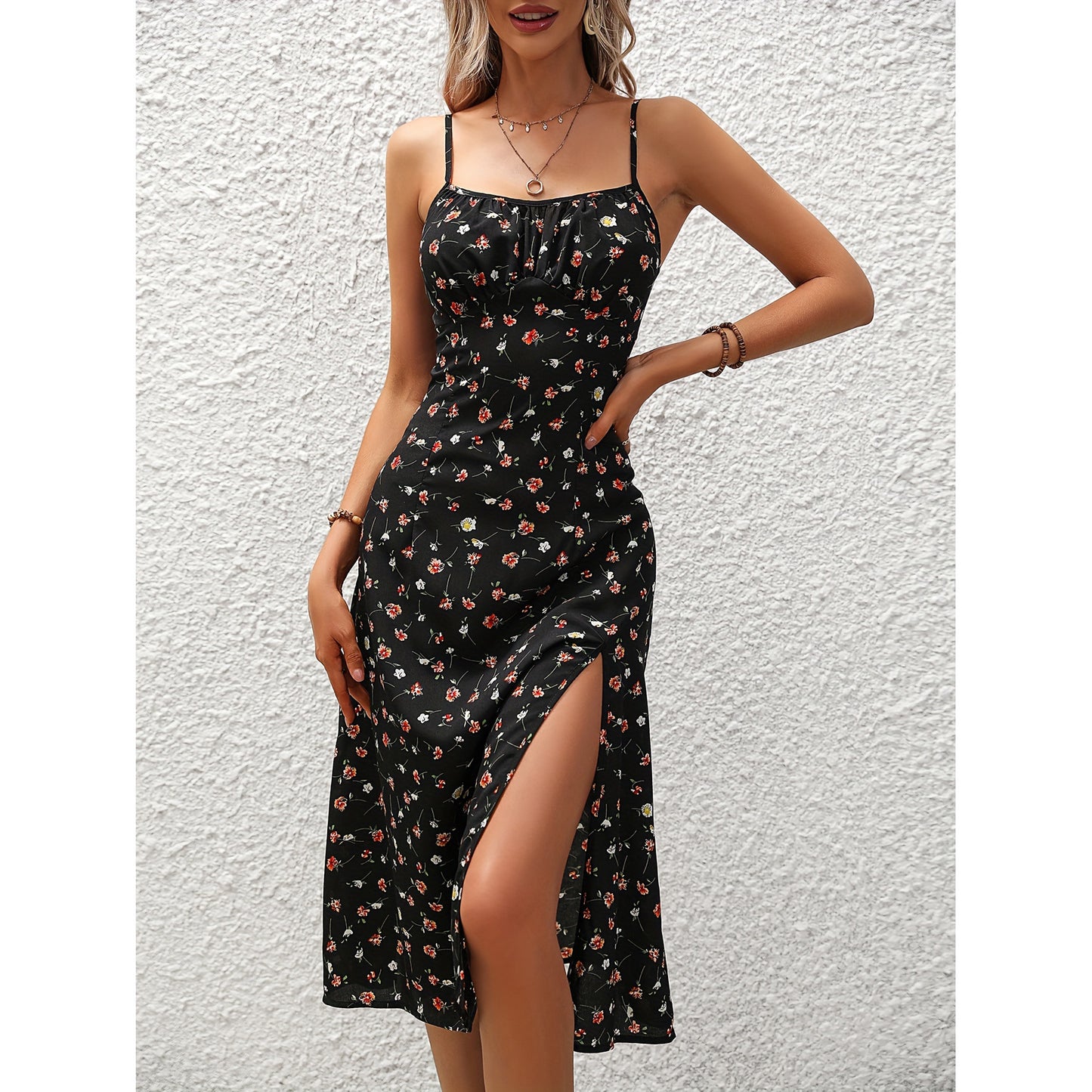 Robe longue à pois fendue et élégante pour l'été